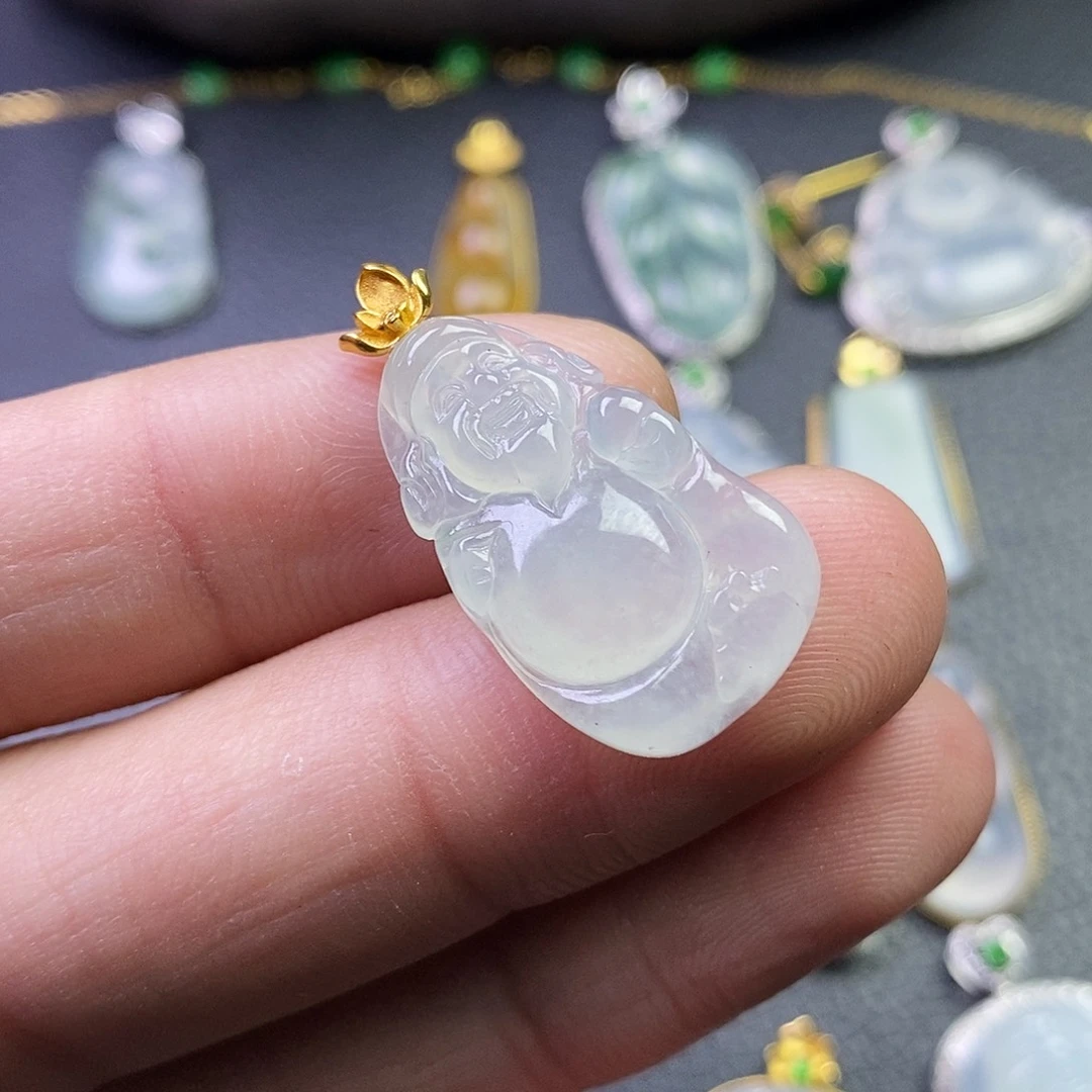 颈饰18K金镶嵌翡翠