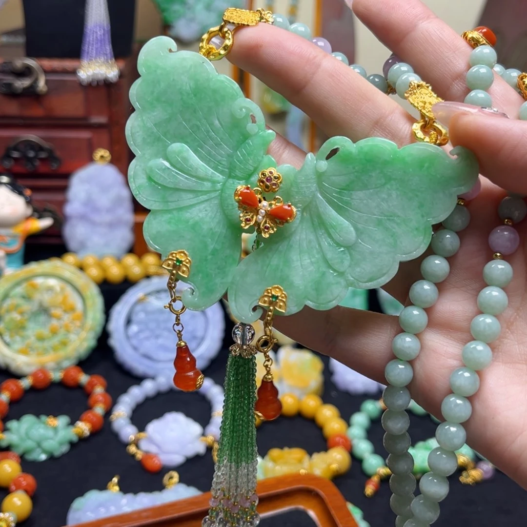 潞***淇颈饰未镶嵌翡翠冰