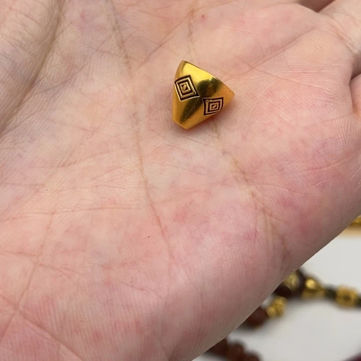 大***，足银玻璃神眼方塔