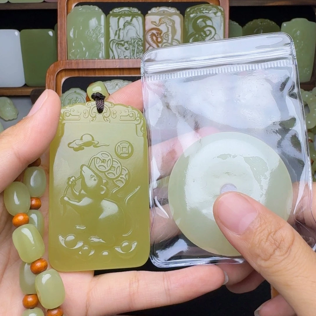 新疆昆仑山料生肖鼠