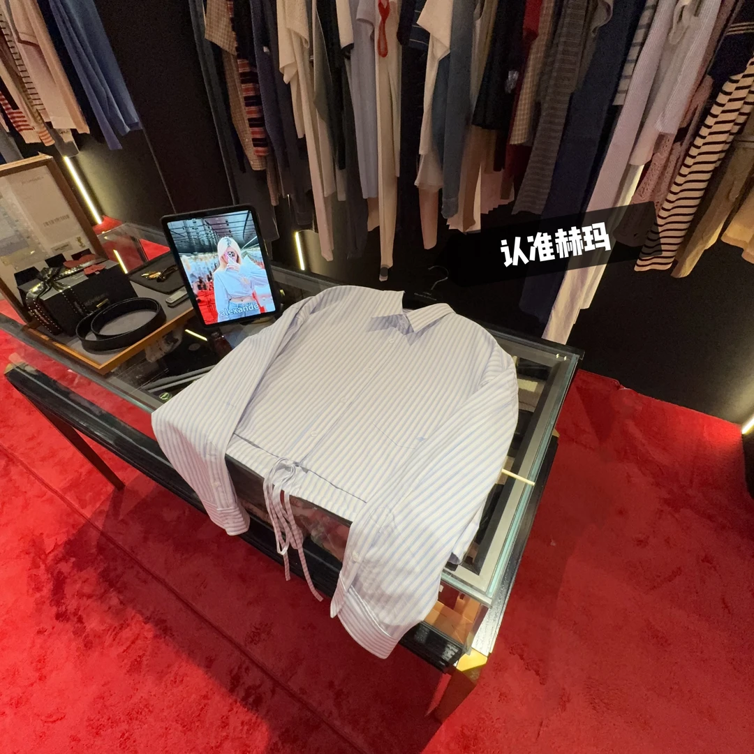 认准赫玛 SS25 Wa蓝白竖条纹字母刺绣衬衫#设计感穿搭#1351上新