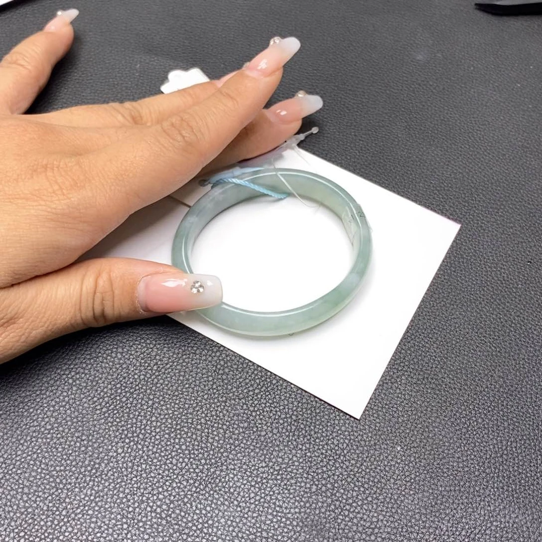 翡翠手镯未镶嵌肥***胖50贵妃