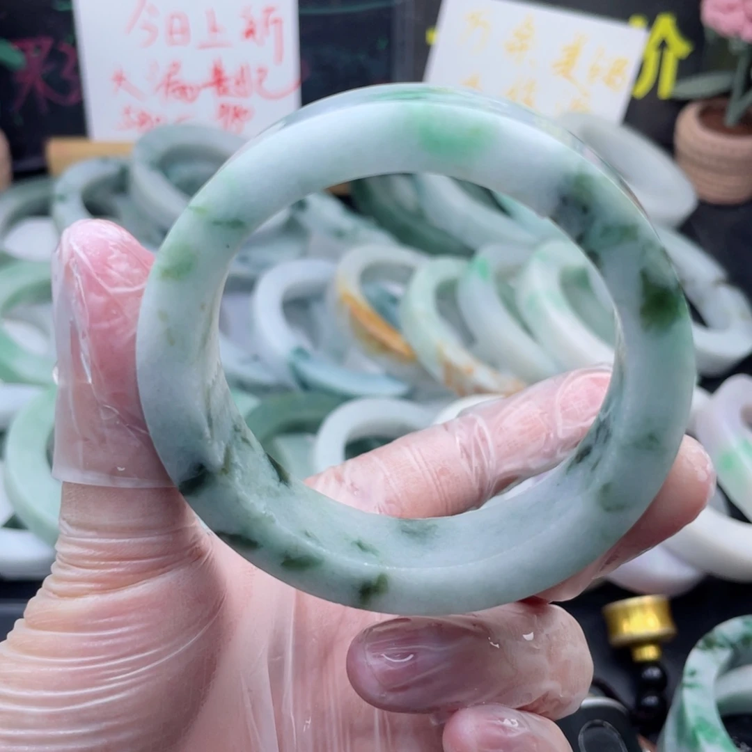 未镶嵌翡翠手镯定制翡翠