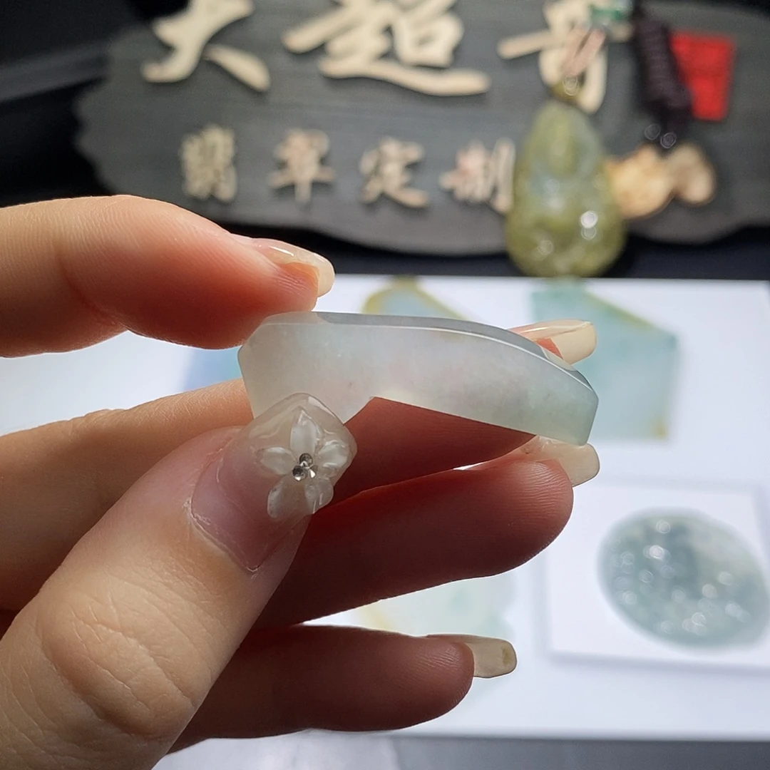 翡翠未镶嵌颈饰福利