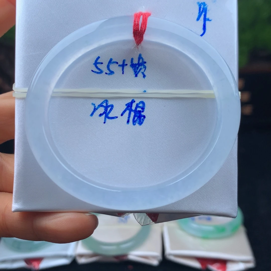 翡翠手镯未镶嵌手镯