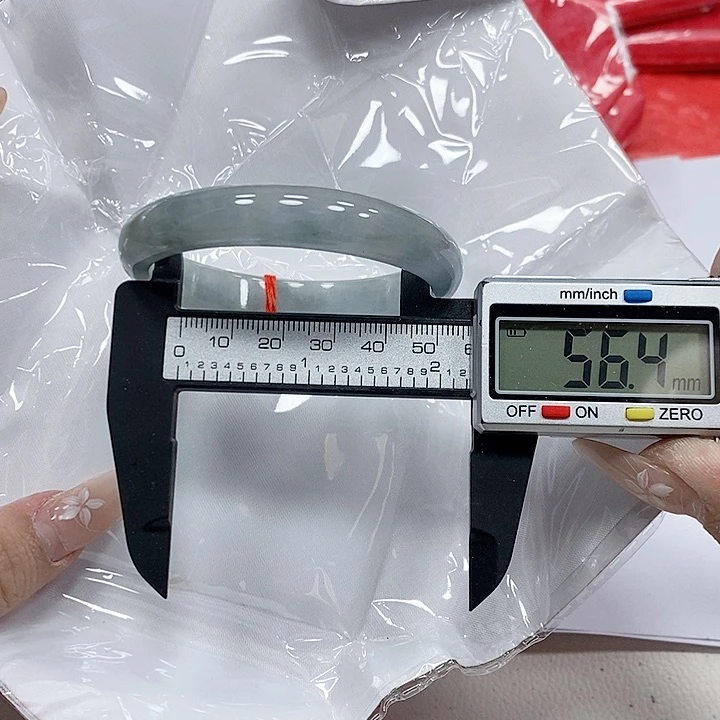 翡翠手镯未镶嵌3。
