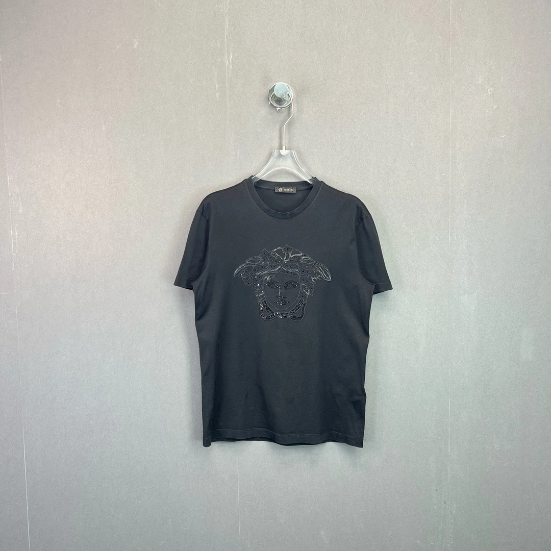 95新 VERSACE/范思哲 XS码/刺绣图案烫钻休闲短袖/10909280