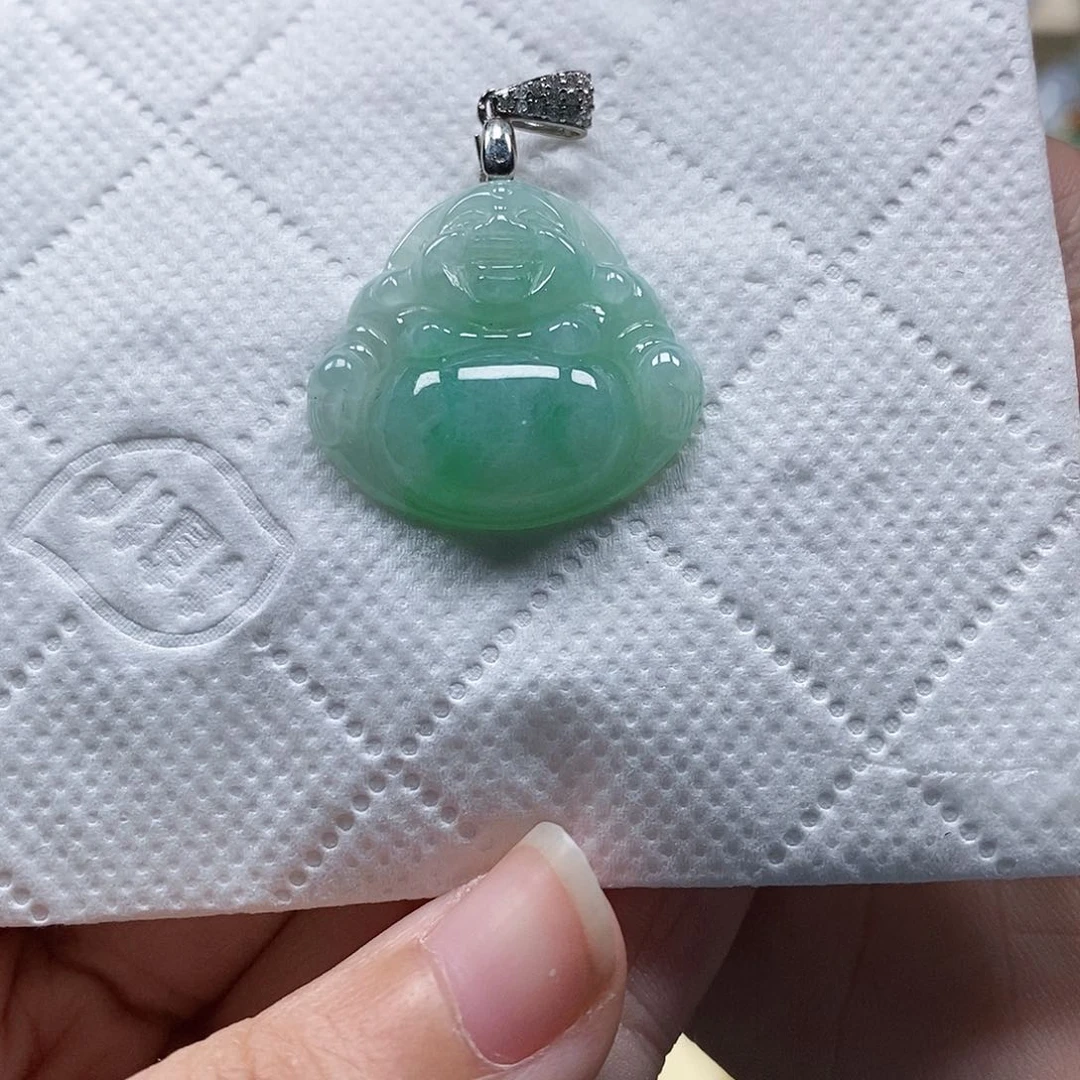 翡翠颈饰未镶嵌闪