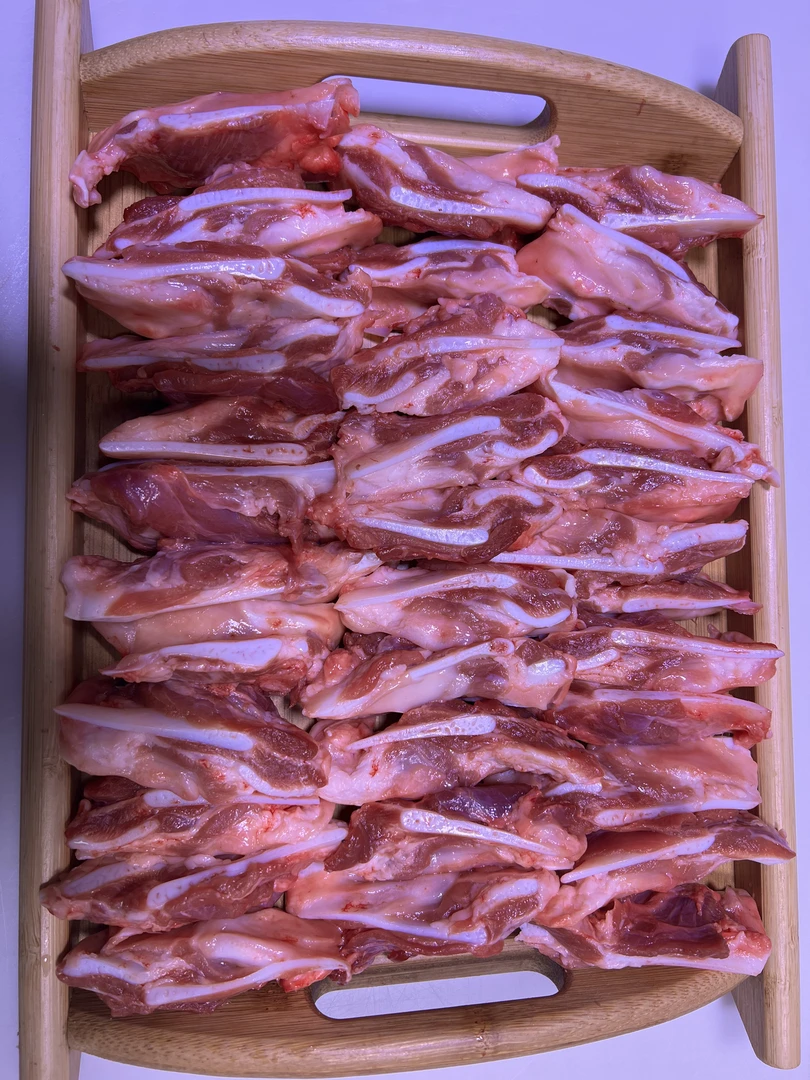 东北粮食猪笨猪肉猪脆骨4斤新鲜速冻顺丰冷链发货满满的都是脆骨