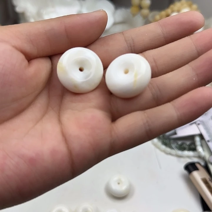 大果紫檀（缅甸花梨）两个小平安扣带绳子