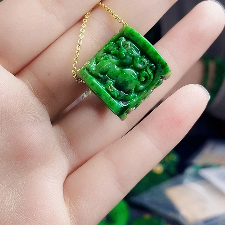 翡翠未镶嵌颈饰多样性