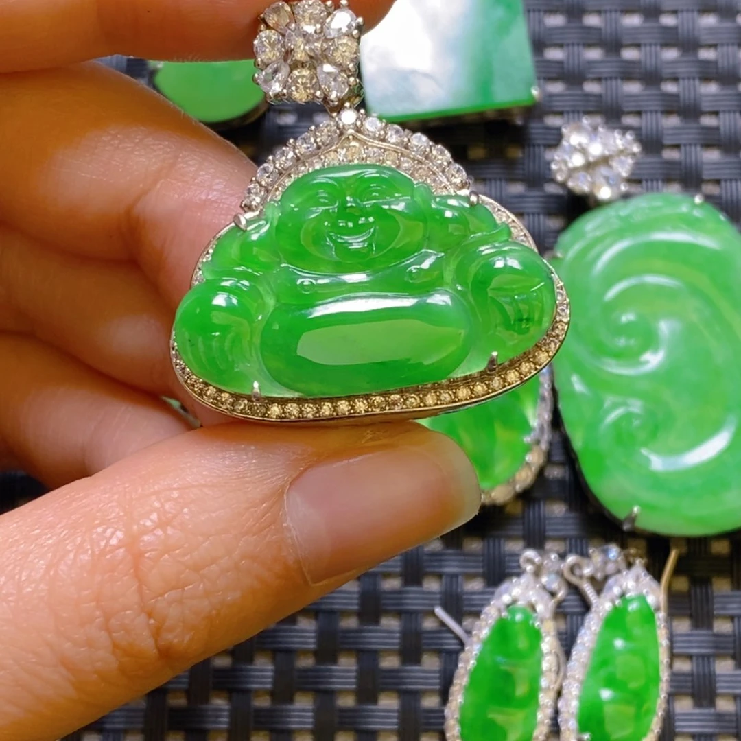 翡翠颈饰银S925镶嵌吊坠