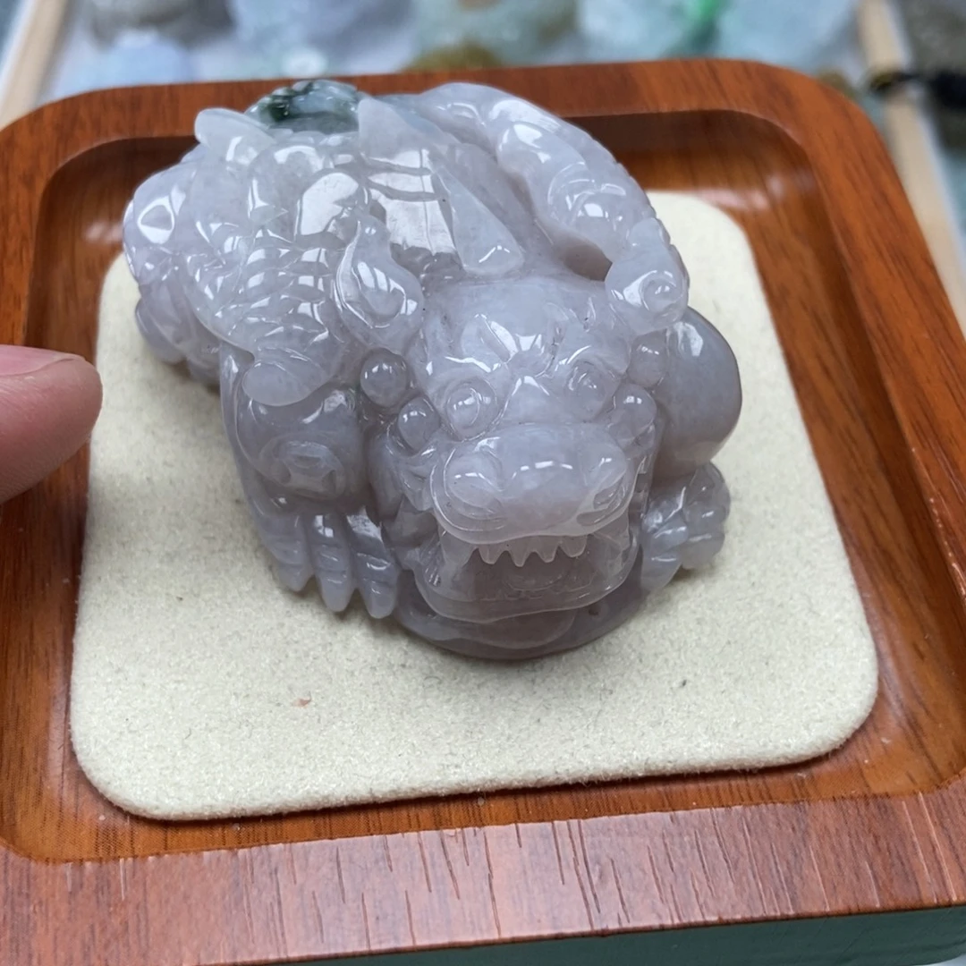 翡翠未镶嵌颈饰飞天貔貅手把件