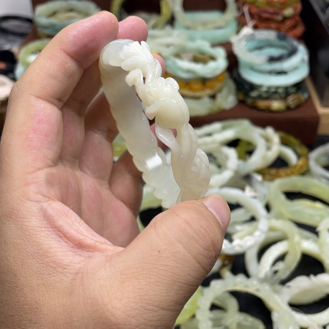 蛇纹石玉未镶嵌手镯