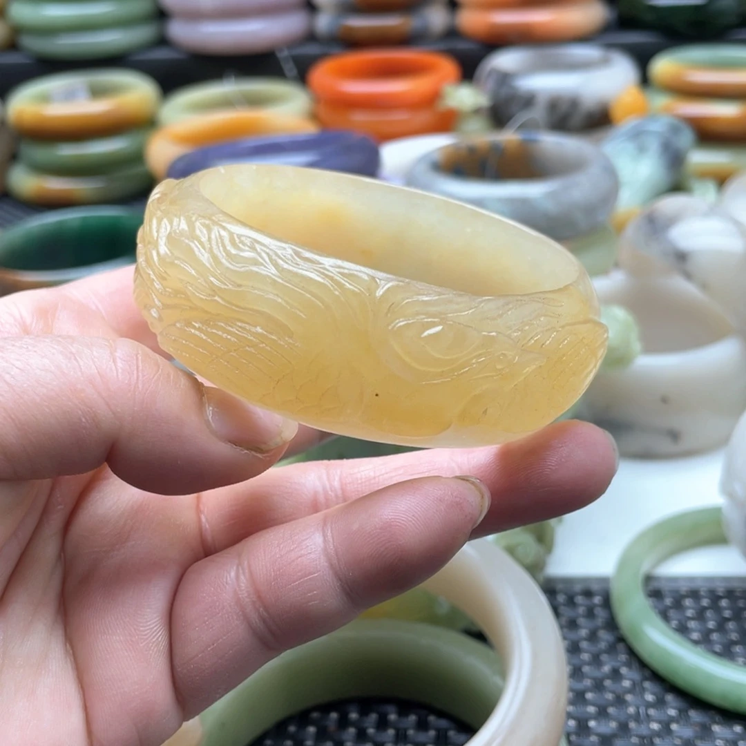 石英质玉手镯未镶嵌亚*