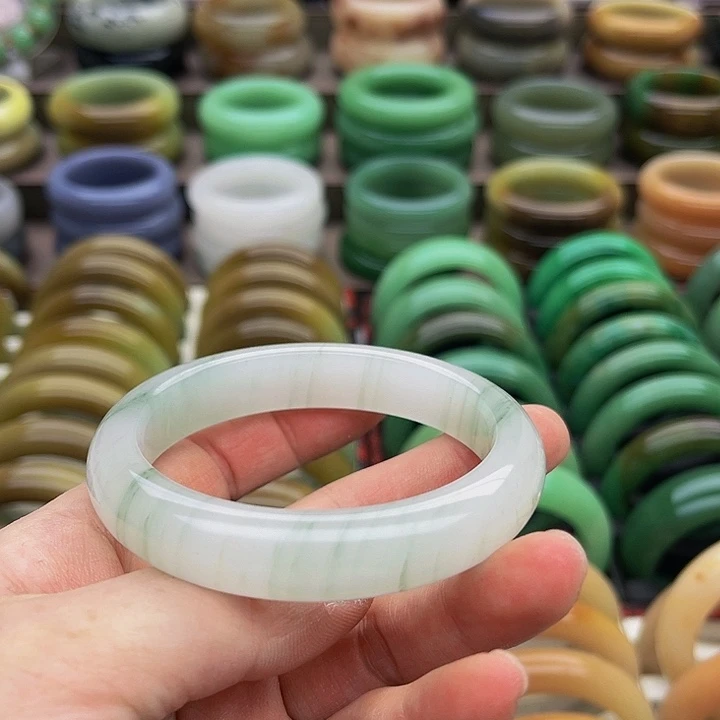 未镶嵌手镯（圆镯）石英质玉