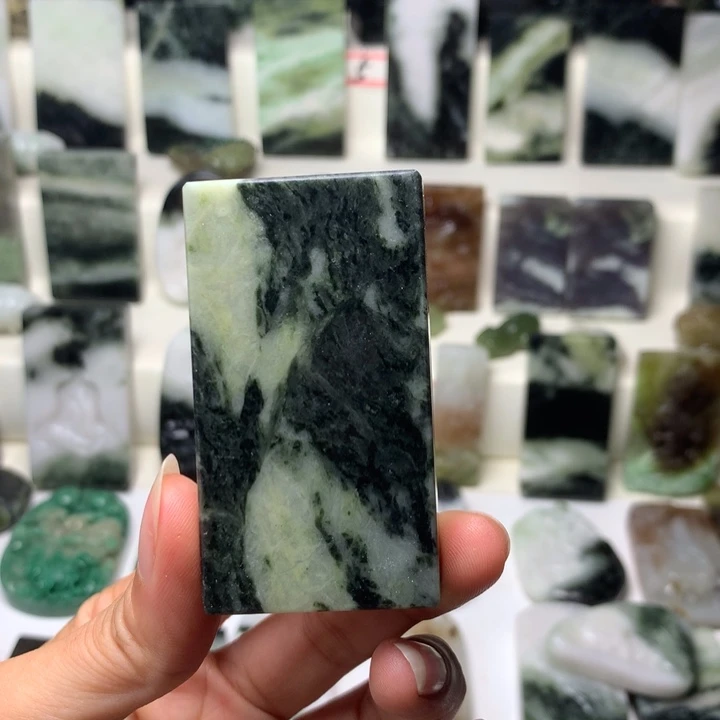 独山玉未镶嵌颈饰