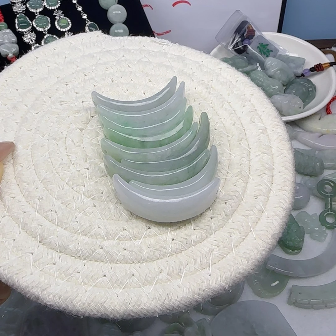 翡翠未镶嵌颈饰翡翠手牌