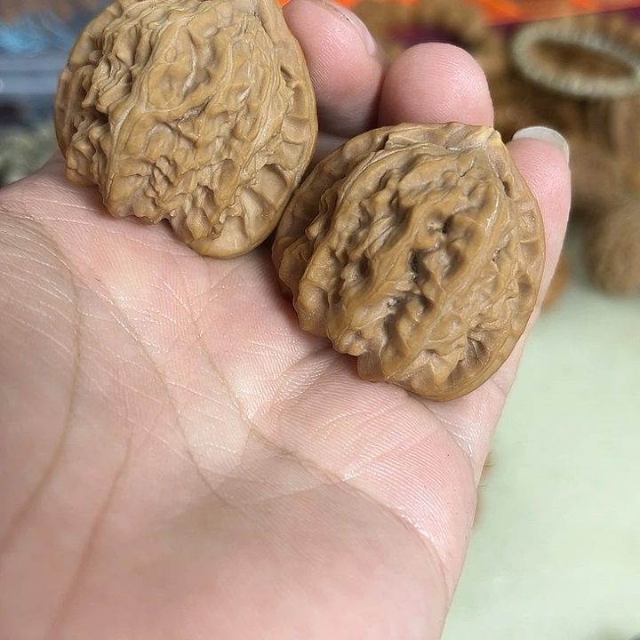 乌***洋文玩核桃把件白狮子人，有福利