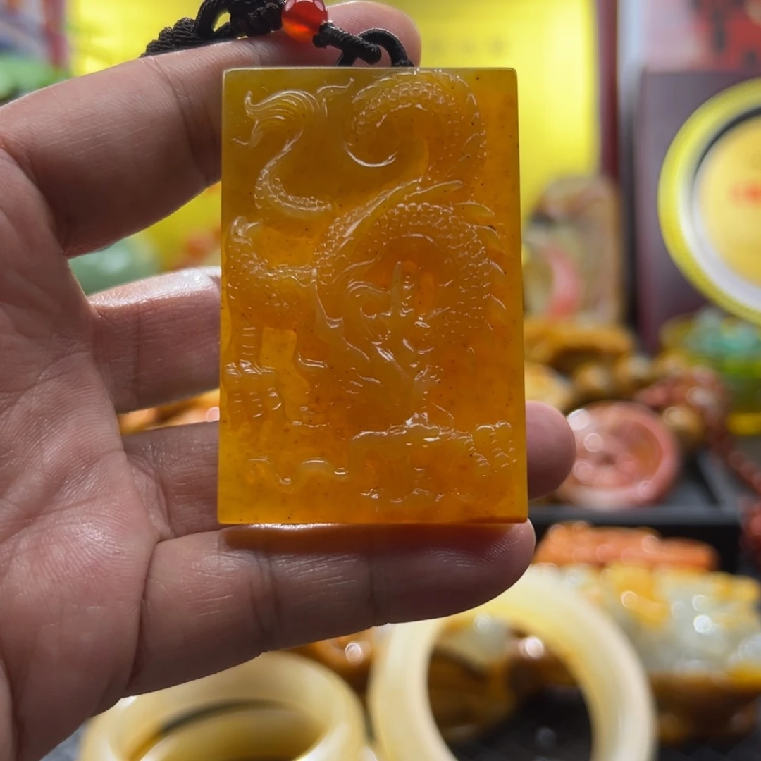 颈饰未镶嵌石英质玉