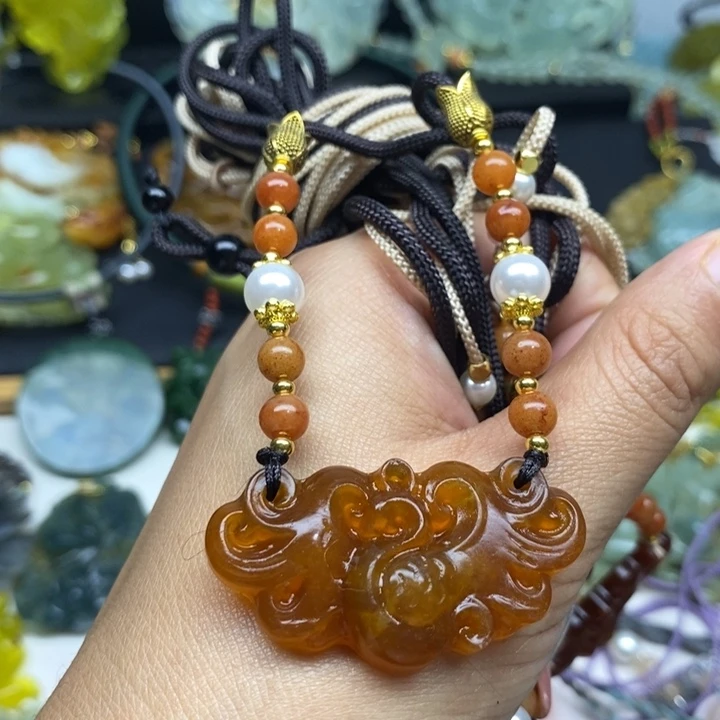 蛇纹石玉未镶嵌颈饰