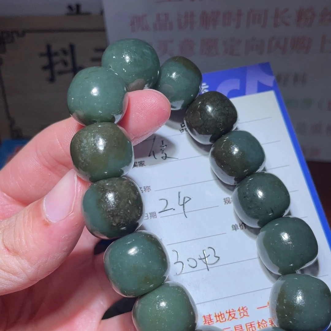 和田玉挂件未镶嵌传*