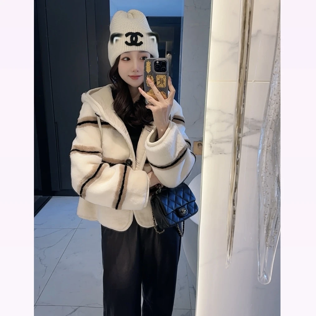 【大静静】秋冬时髦精~连帽条纹皮毛一体外套DJJ1843