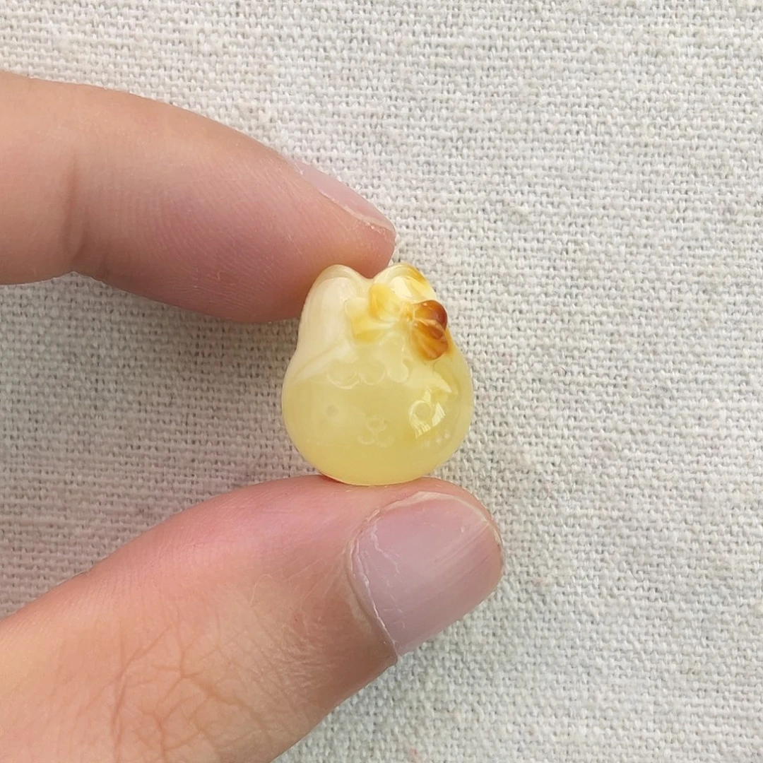 琥珀未镶嵌珠宝奇石可爱小兔