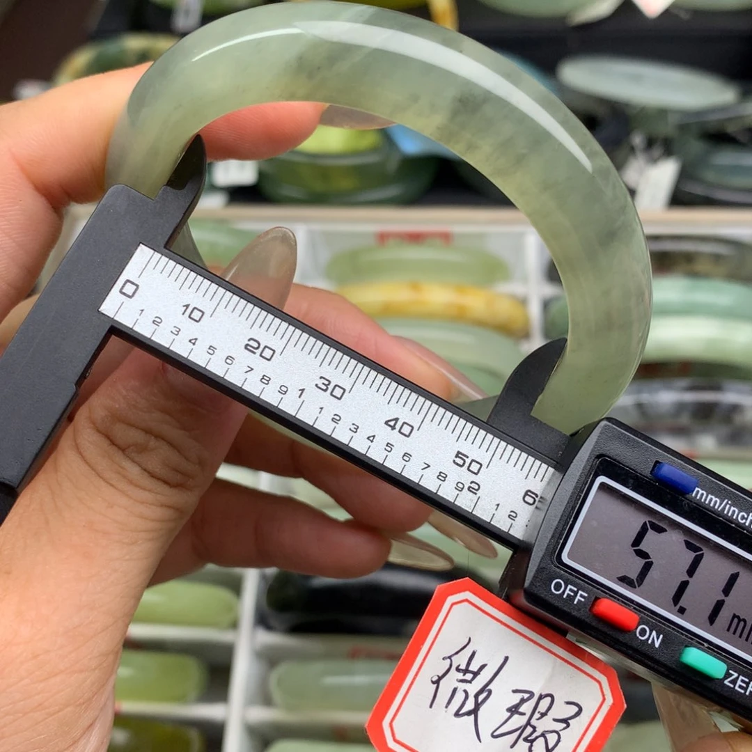 蛇纹石玉未镶嵌手镯560