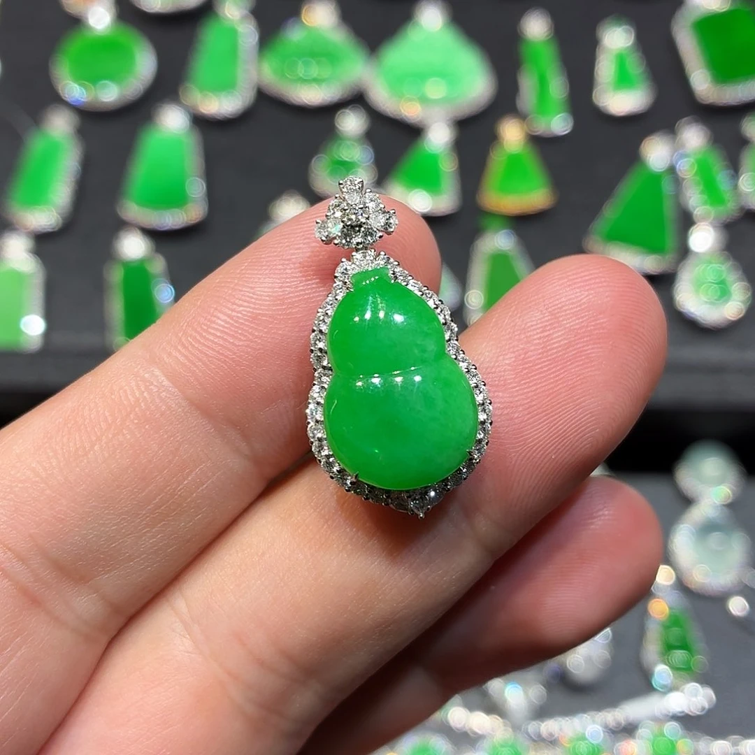 翡翠18K金镶嵌颈饰缅甸A货