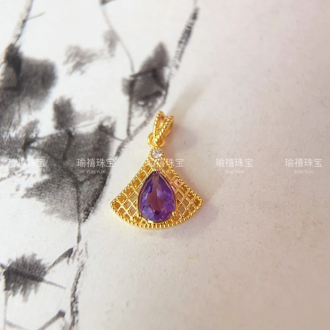18k金镶嵌天然紫水晶吊坠黄金色镂空点钻小裙子百搭经典时尚