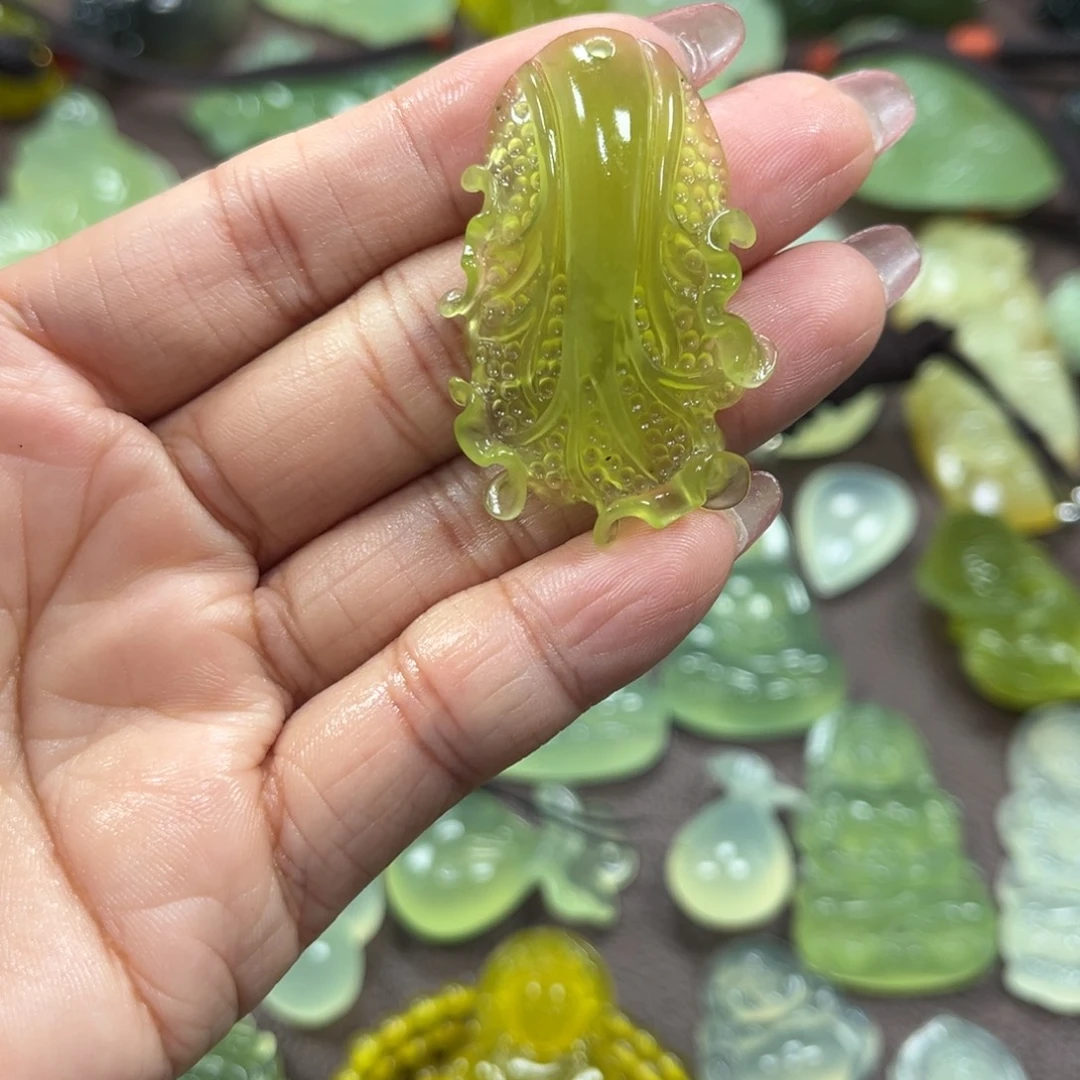 蛇纹石玉未镶嵌颈饰