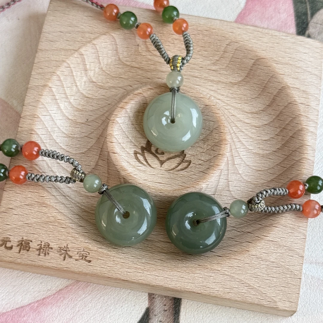 元福禄天然和田玉平安扣搭配高级感轻奢平安女（多样性发其一）