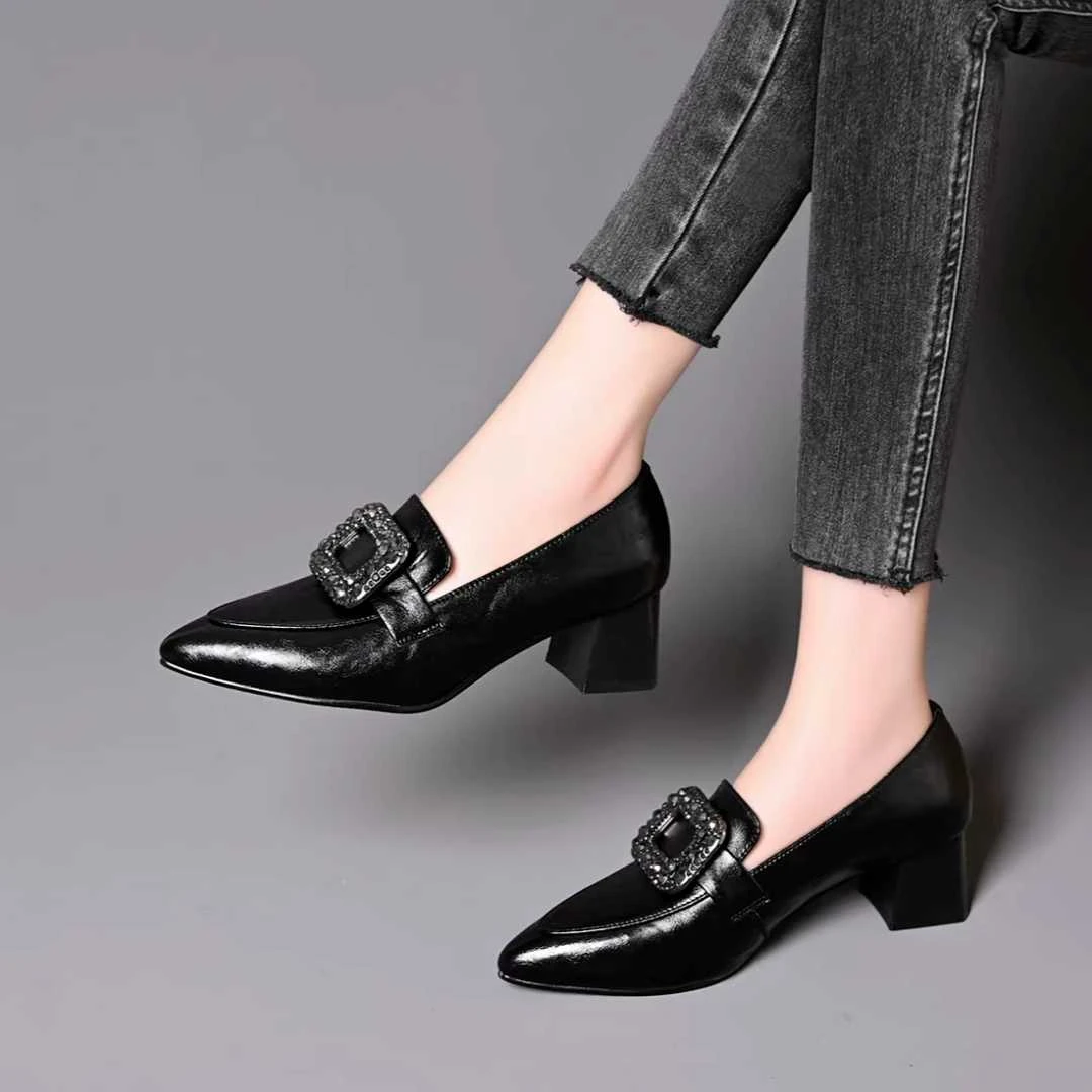 法式气质尖头一脚蹬单鞋女水钻方扣软面百搭乐福鞋粗跟中口小皮鞋