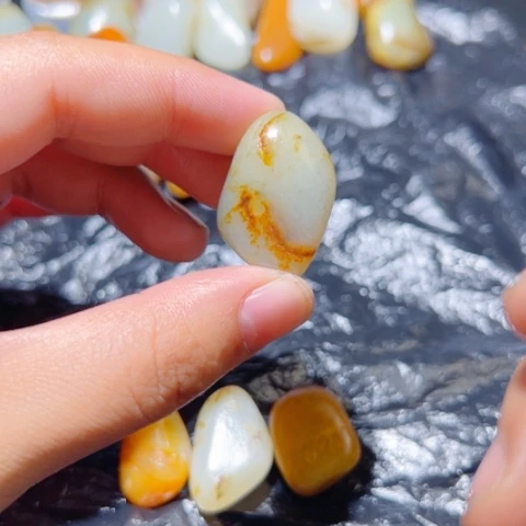 和田玉（子料）未镶嵌颈饰14.3克