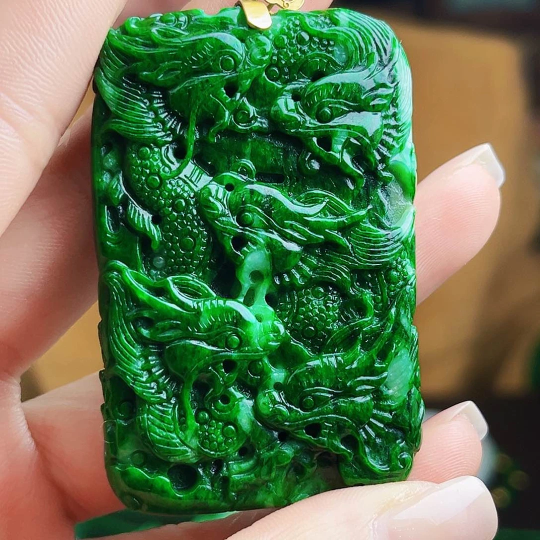 颈饰18K金镶嵌翡翠多样性