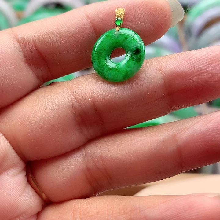 翡翠18K金镶嵌颈饰翡翠