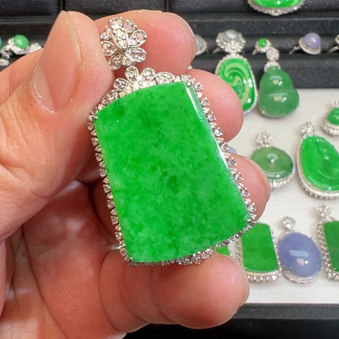 翡翠吊坠(不含链)18K金镶嵌暖**家