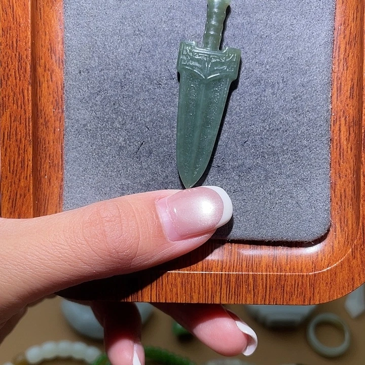 和田玉未镶嵌车挂