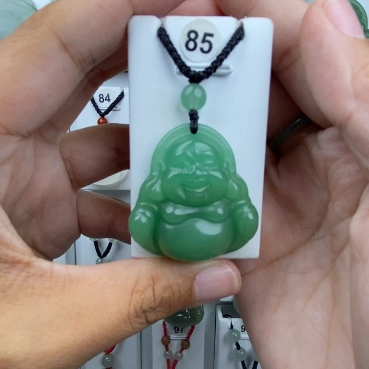 小***草石英质玉未镶嵌颈饰