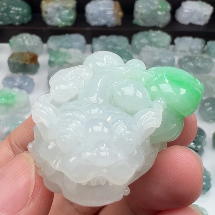 颈饰未镶嵌翡翠貔貅