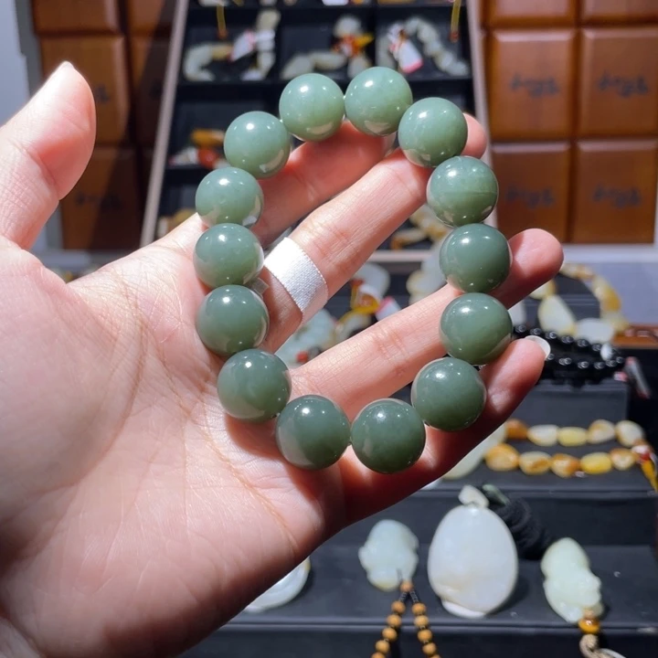 Z***侠和田玉（糖玉）未镶嵌手链