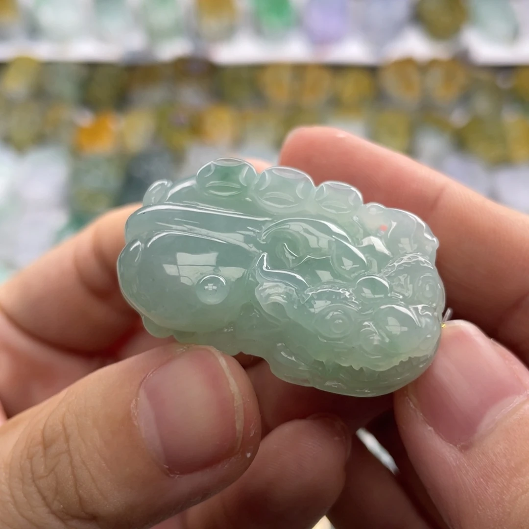 翡翠未镶嵌颈饰貔貅32