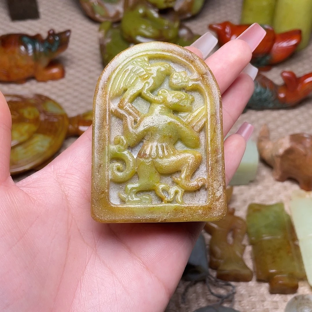 蛇纹石玉未镶嵌颈饰