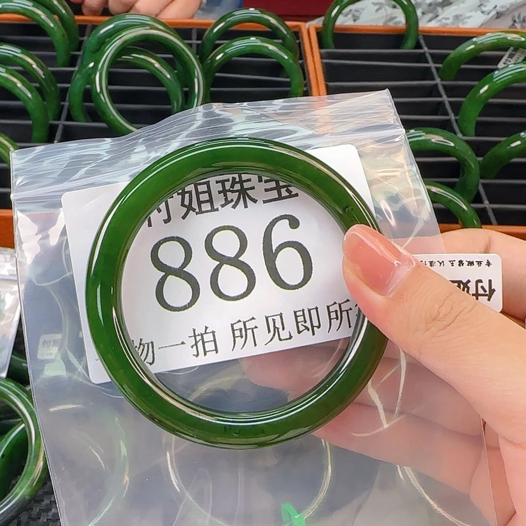 颈饰未镶嵌和田玉手镯59 886