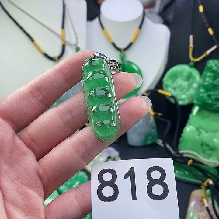 翡翠未镶嵌吊坠(赠链)