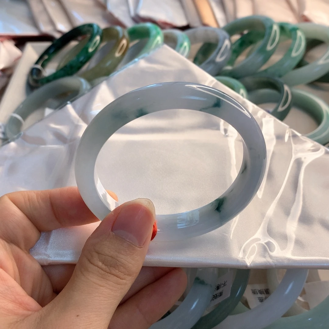 翡翠手镯未镶嵌贵妃飘花56.5