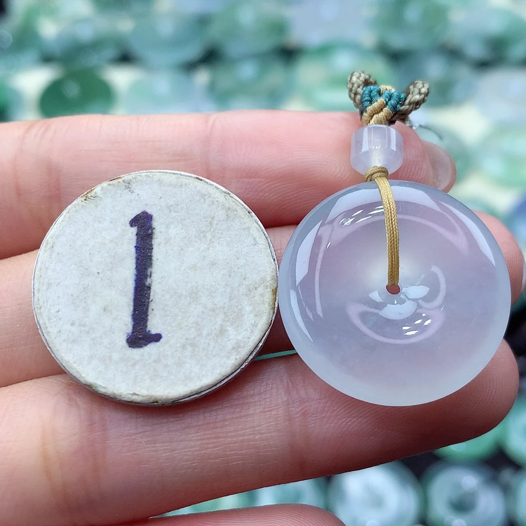 翡翠未镶嵌颈饰编号54。尺寸23.2-6.1