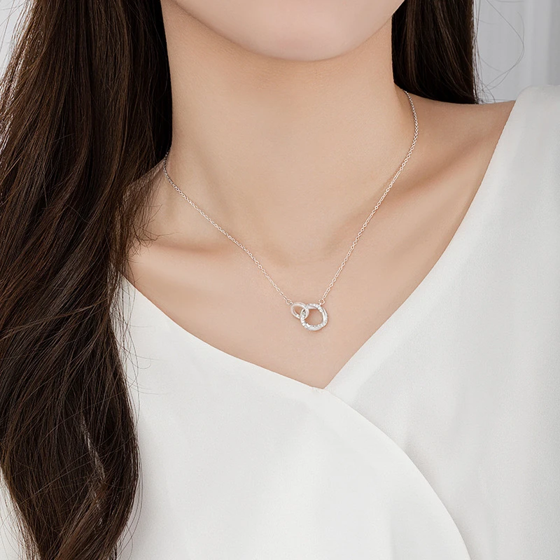 坠链均足银合成锆石 环环相扣足银999项链小众轻奢莫比乌斯环吊坠