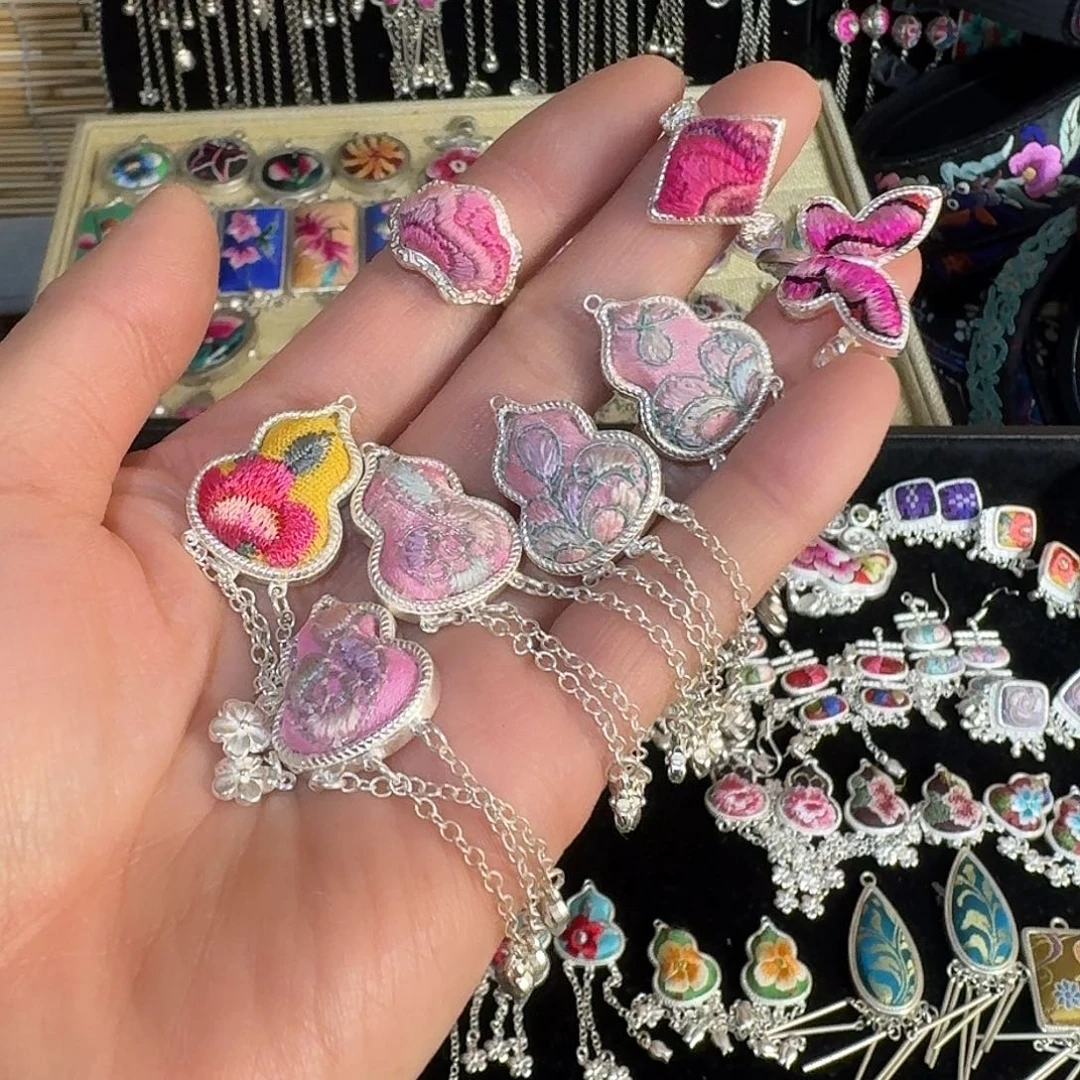 织绣莲民族风刺绣耳环